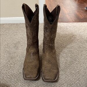 Ariat Sting wide square toe cowboy boots